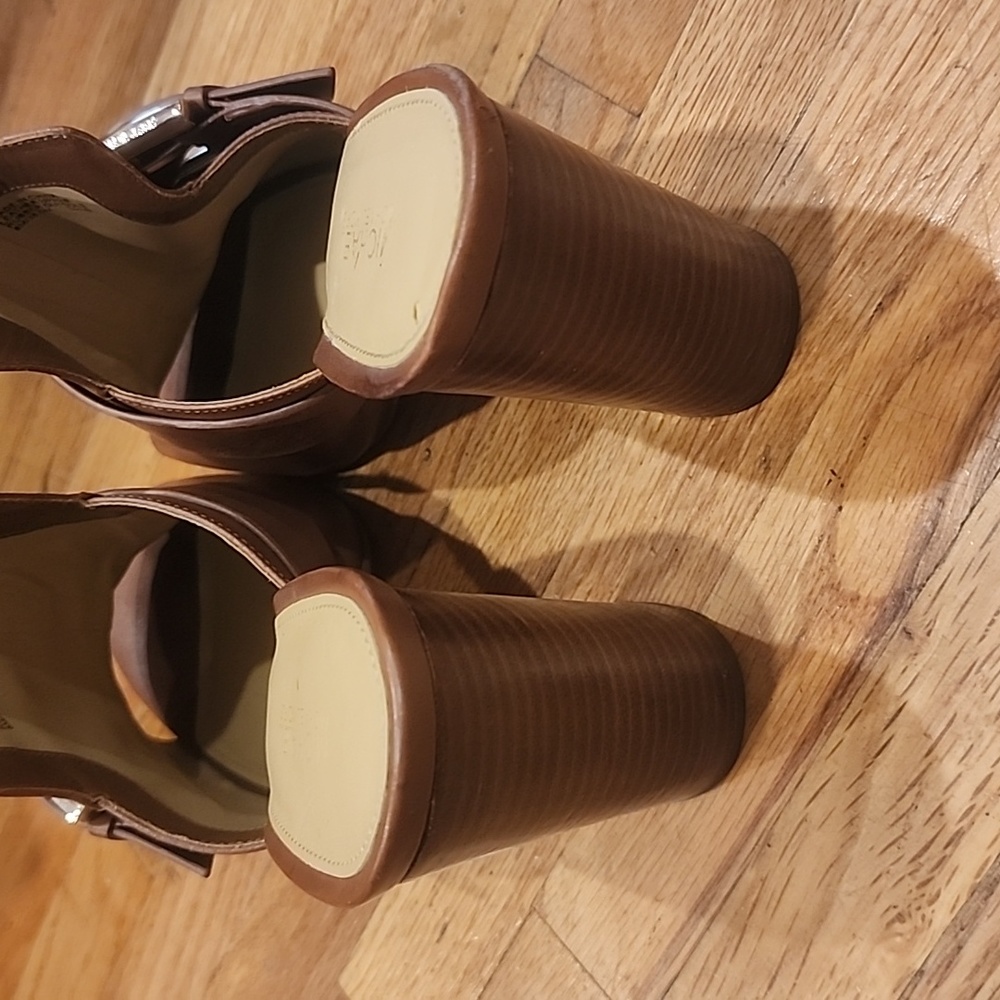 Michael Kors Cooper Mule - Picture 12 of 16